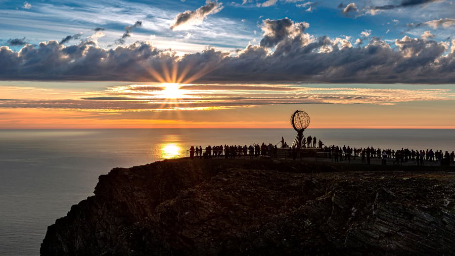 Midnatssol på Nordkapsklippen