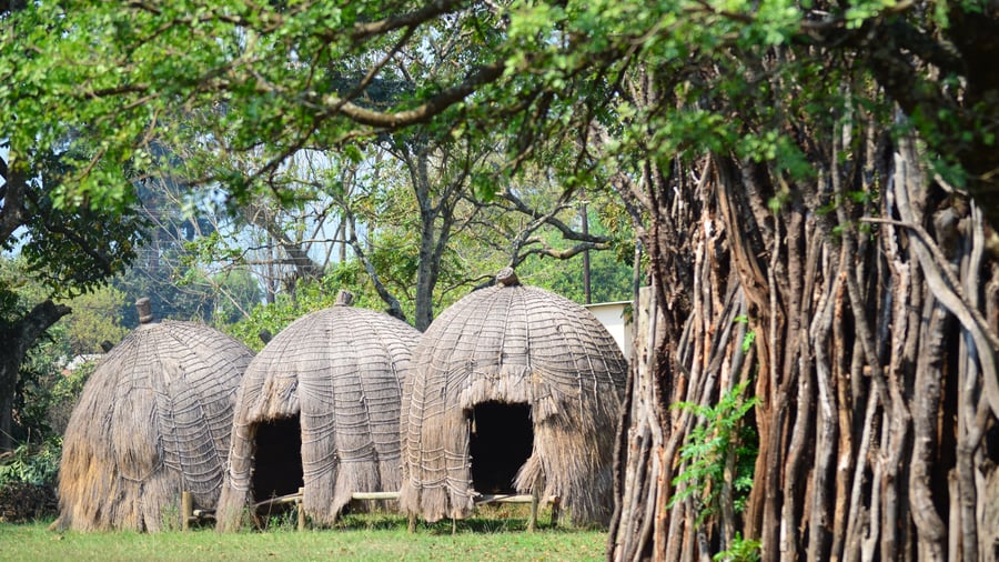 Traditionella hus byggda av halm i Eswatini