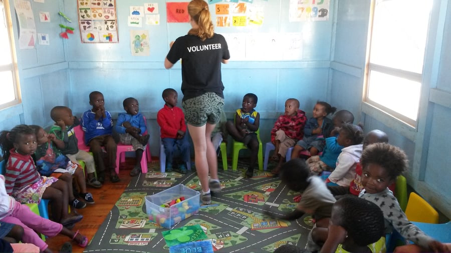 Teaching children while volunteering in Africa
