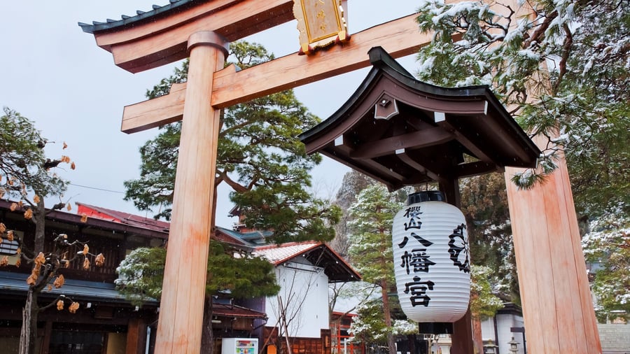 Torii-port ved Sakurayama Hachimangu i Takayama