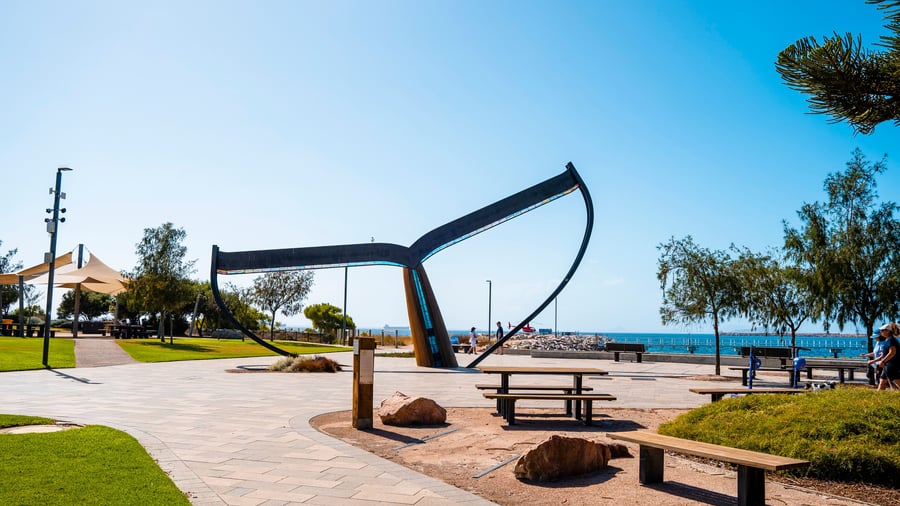 Cindy Poole glasskulptur i Esperance