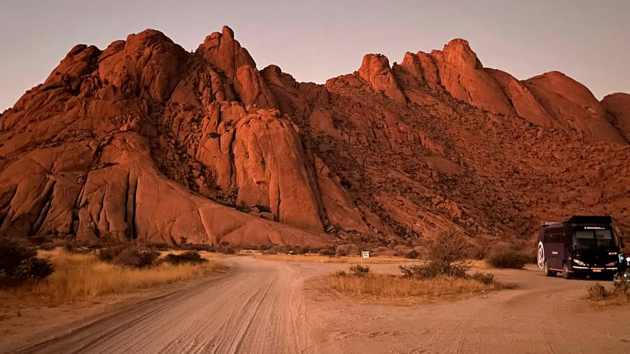 The road to Spitzkoppe