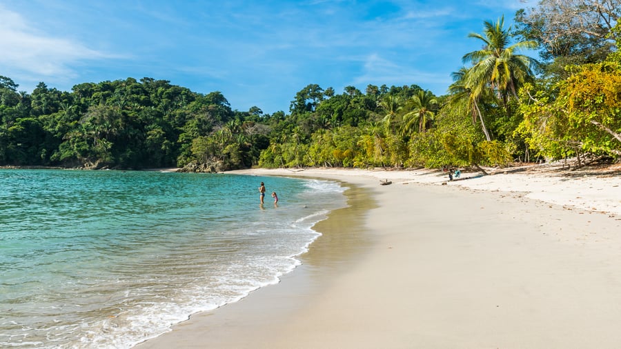 Härlig sandstrand vid Manuel Antonio