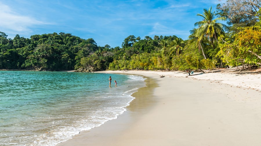 Härlig sandstrand vid Manuel Antonio