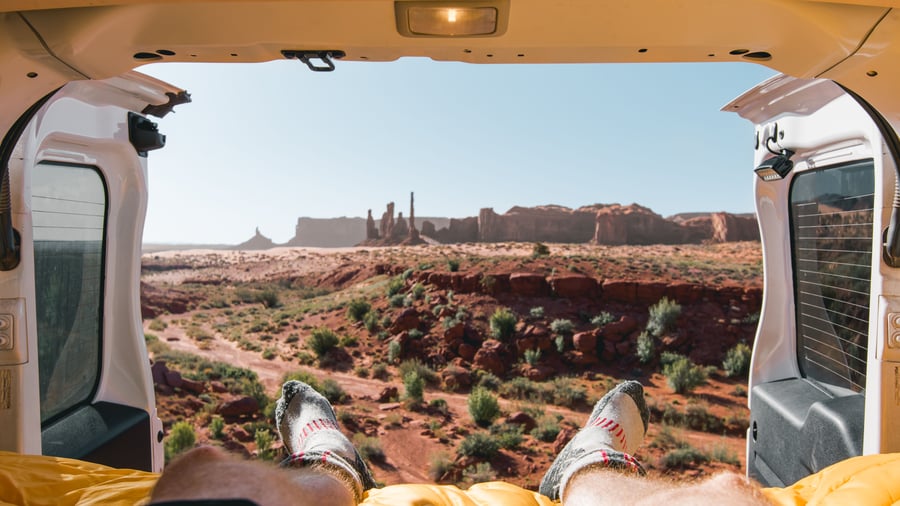 Tag pause i din campervan i Monument Valley, USA