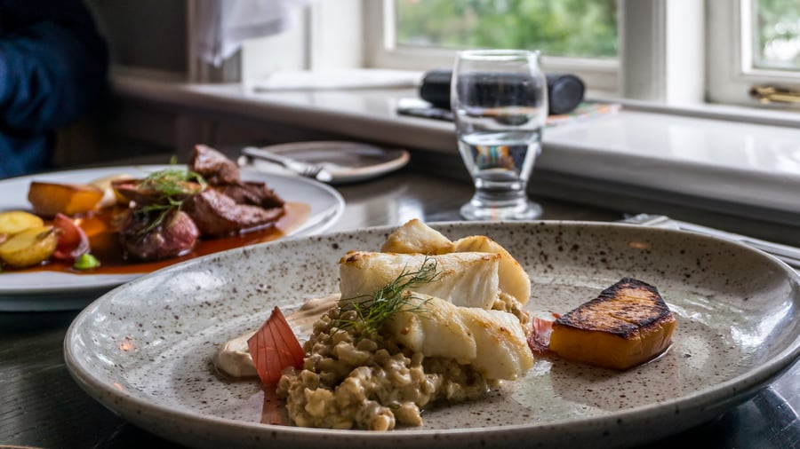 Smak på lokale retter og gourmetopplevelser