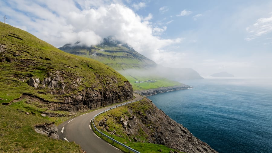 Dramatiske kystveje på Færøerne