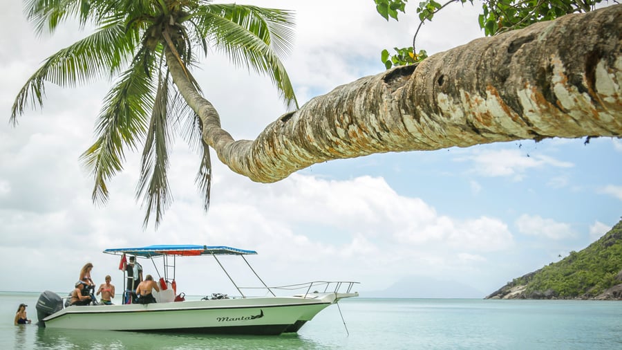 Must-do in Seychelles: Island hopping