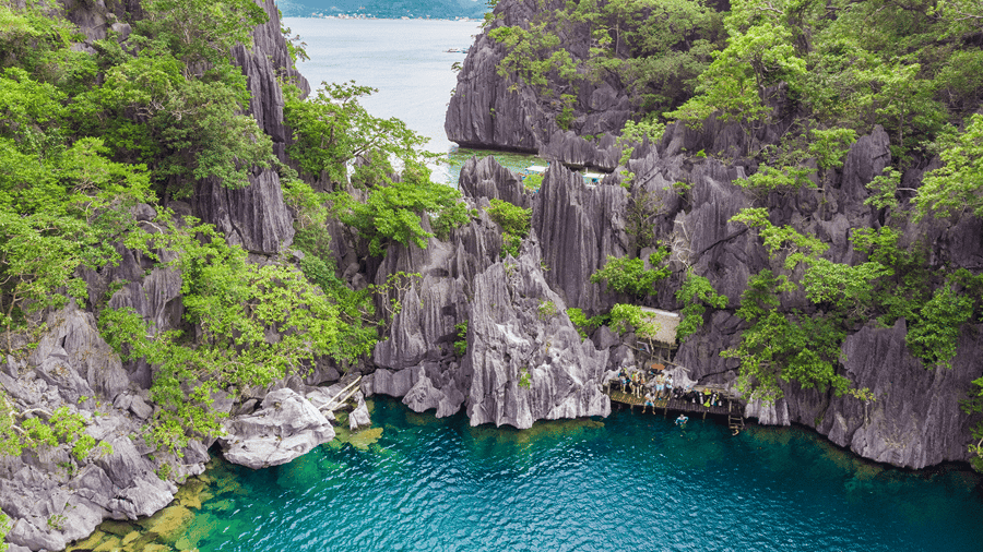 Island hopping around Coron in the Philippines 