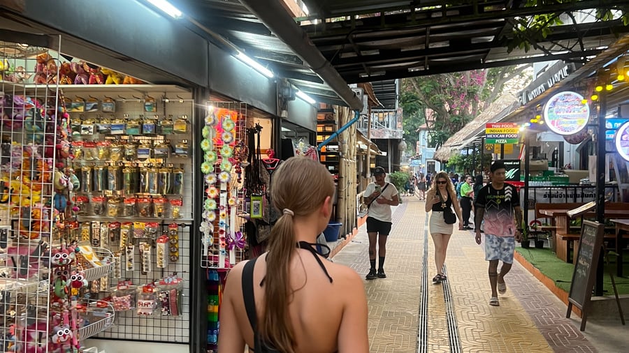 Browse the bustling night markets