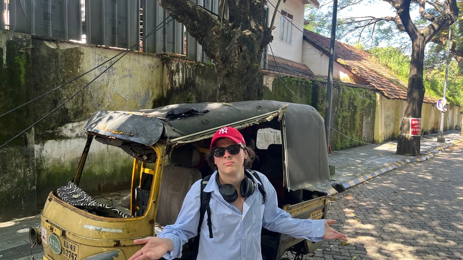 Backpacker med en gammel tuktuk