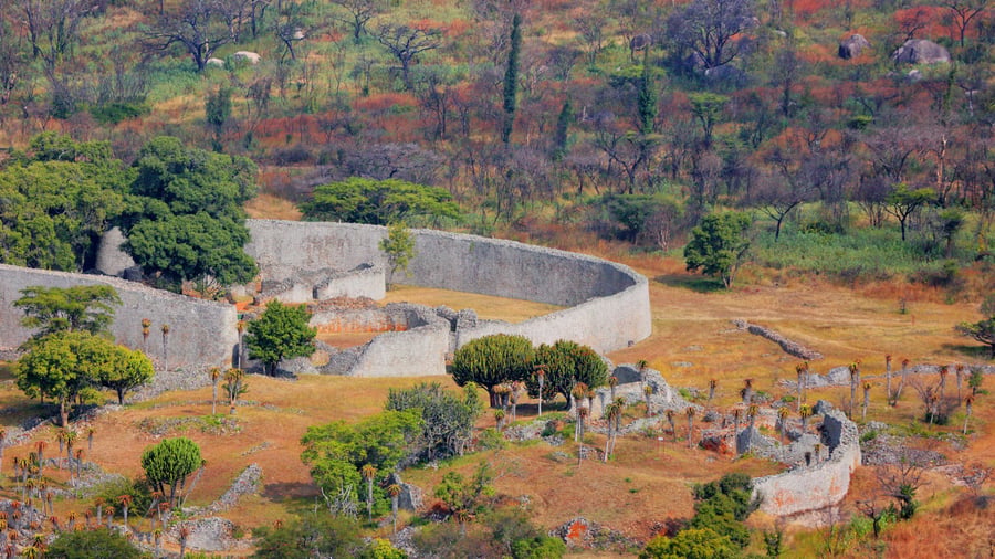 Se ruinerne fra stenbyen Great Zimbabwe