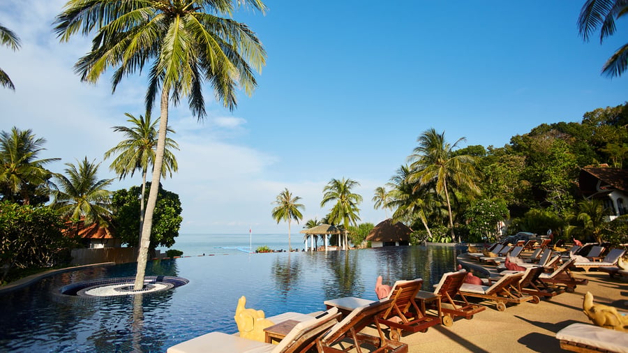 Infinitypool med utsikt över Andamanhavet