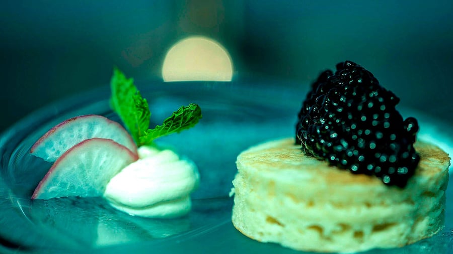 Maden i den undersøiske restaurant H2O