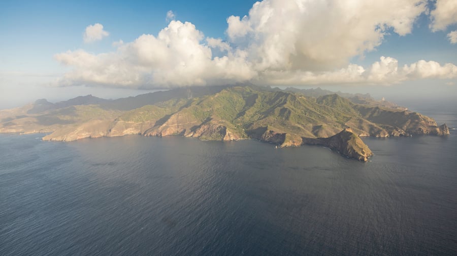 Ua Pou med det dramatiske landskab midt i Marqusas