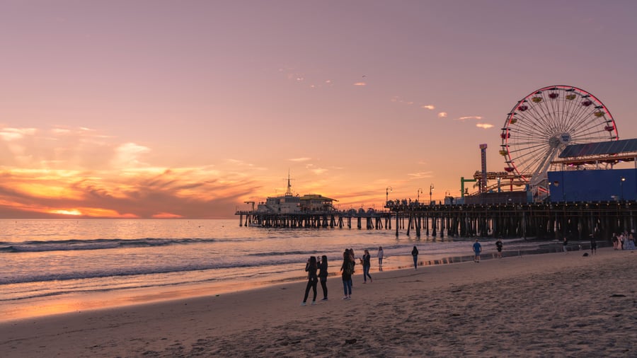Solnedgang over Santa Monica Pier, LA, Californien