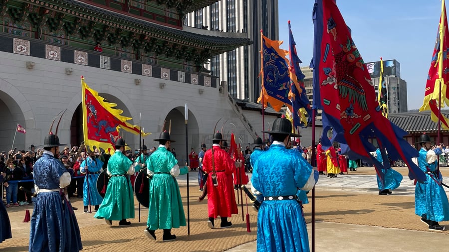 Change of guards at the Gyeongbokgung palace