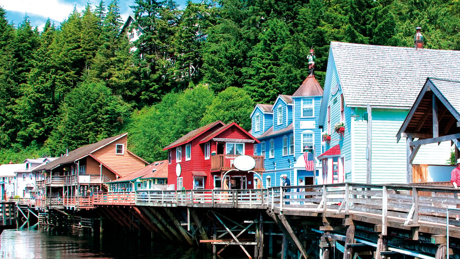 Creek Street Boardwalk byggd på pålar i Ketchikan