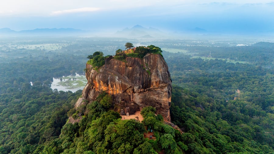 Sigiriya-klippan sedd från Pidurangala utsiktspunkt
