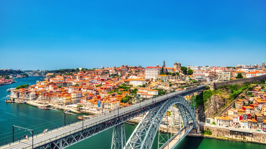 Den berømte Ponte Luís I i Porto