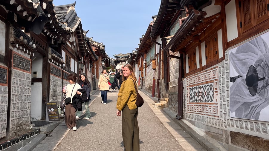 Explore the streets of Seoul