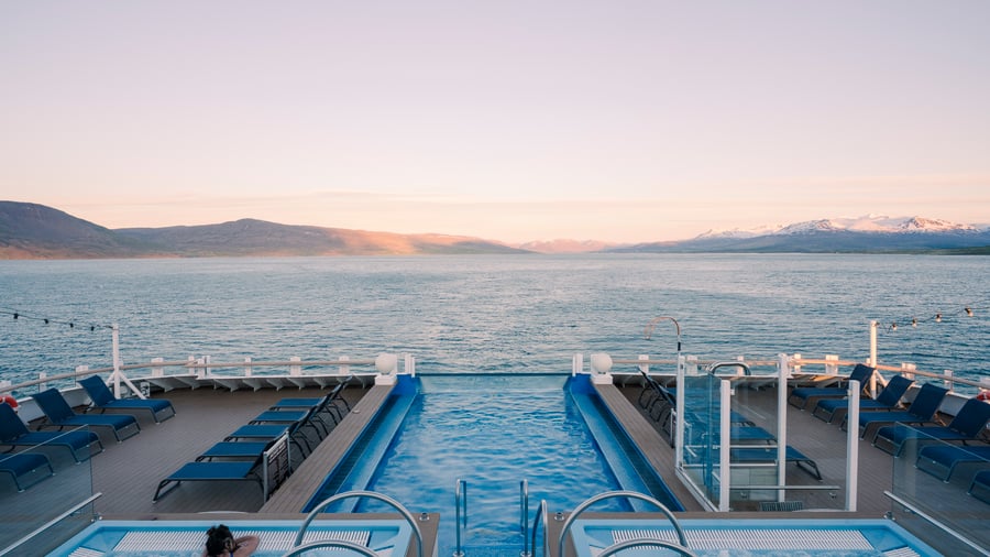 Pool med udsigt på MS Fridtjof Nansen