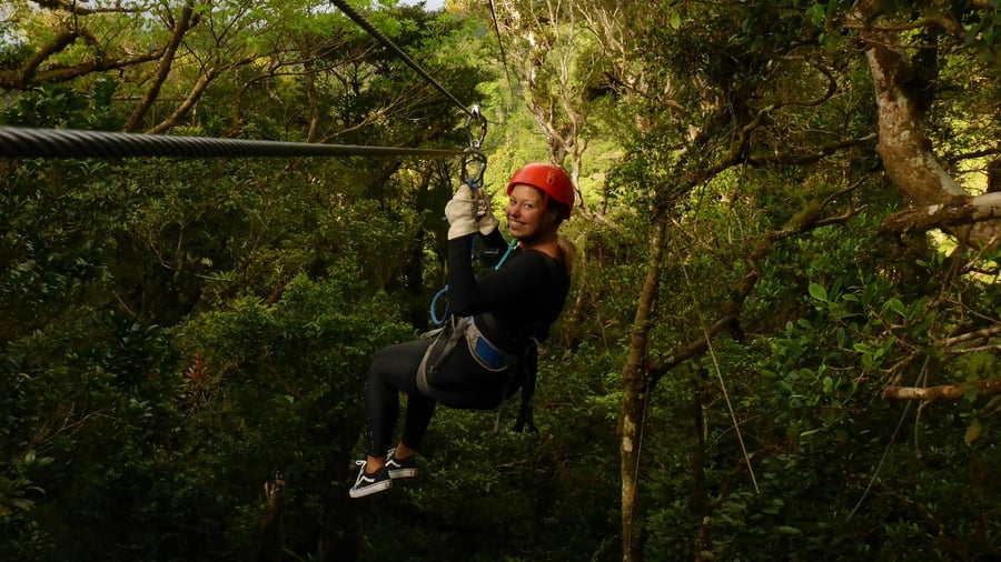 Zipline gjennom jungelen i Costa Rica