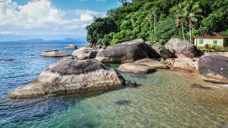 Helderblauw water op Ilha Grande
