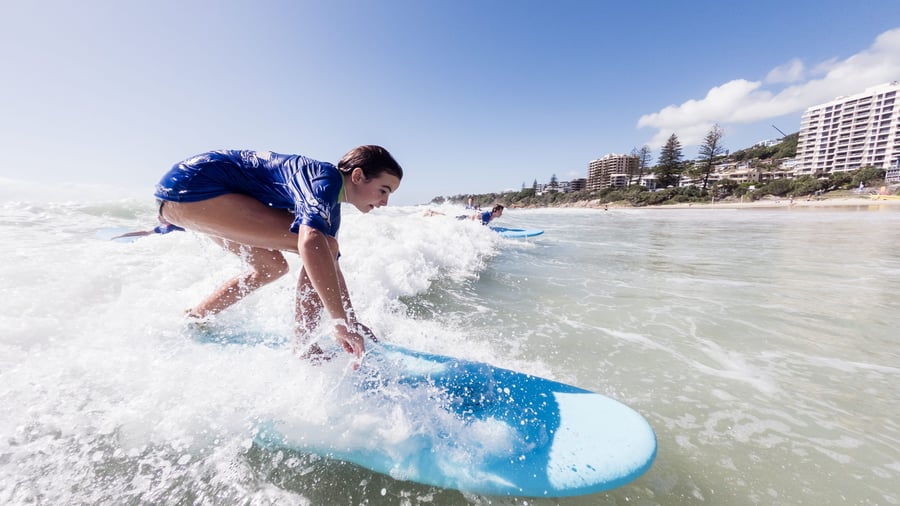 Surfare på Coolum Beach, Sunshine Coast