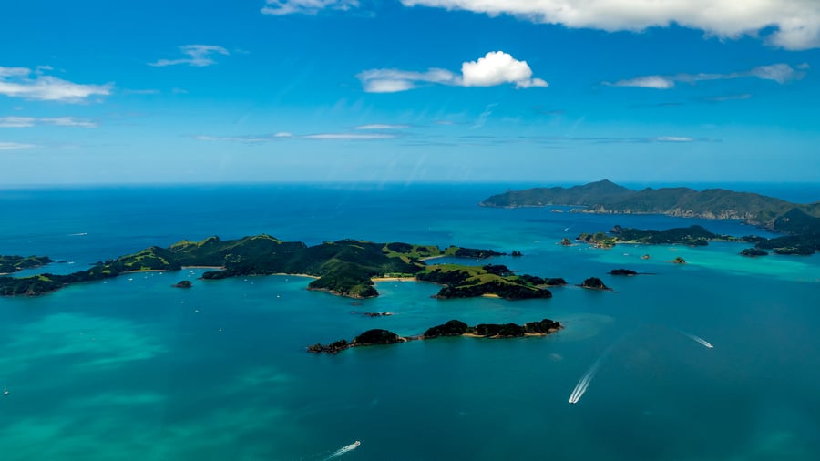 Nyd den smukke indsejling gennem Bay of Islands