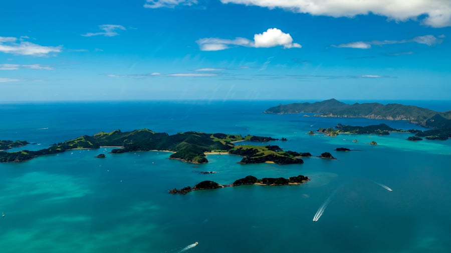 Nyd den smukke indsejling gennem Bay of Islands