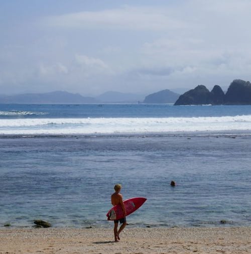 Surf the waves of Siargao
