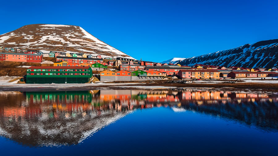 Longyearbyen set fra vandet