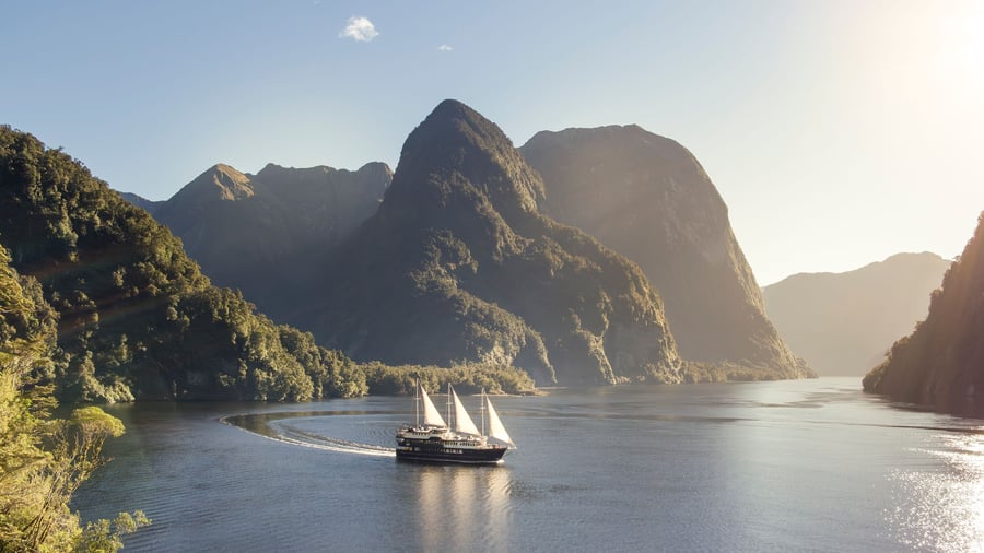 Övernatta på kryssning i Doubtful Sound