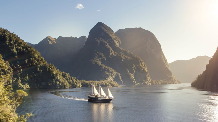 Overnatningskrydstogt i Doubtful Sound