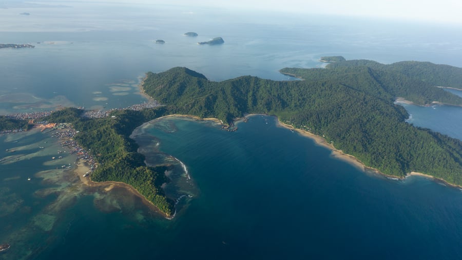 Gaya Island set fra flyet på vej hjem