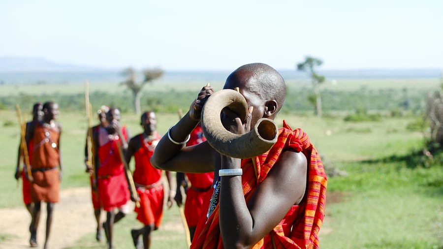 Möt masaierna i deras färgstarka kläder