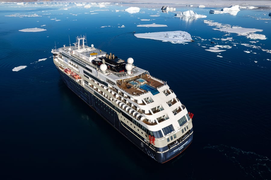 MS Roald Amundsen i Antarktis