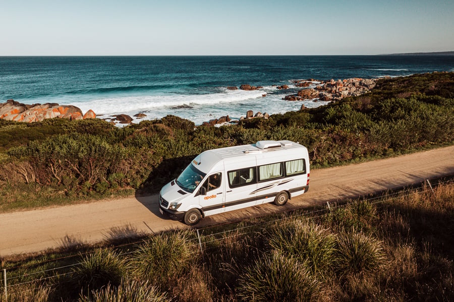 Skønne kystlandskaber med campervan i Australien