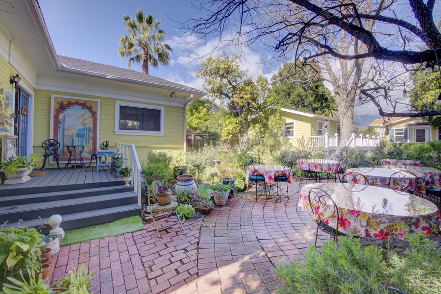 Secret Garden Inn and Cottages B&B