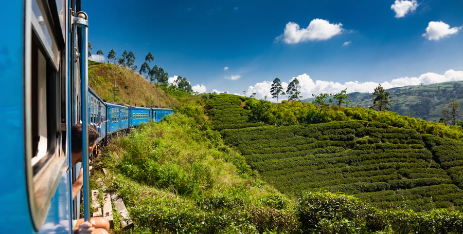 Scenisk tågresa i Sri Lanka